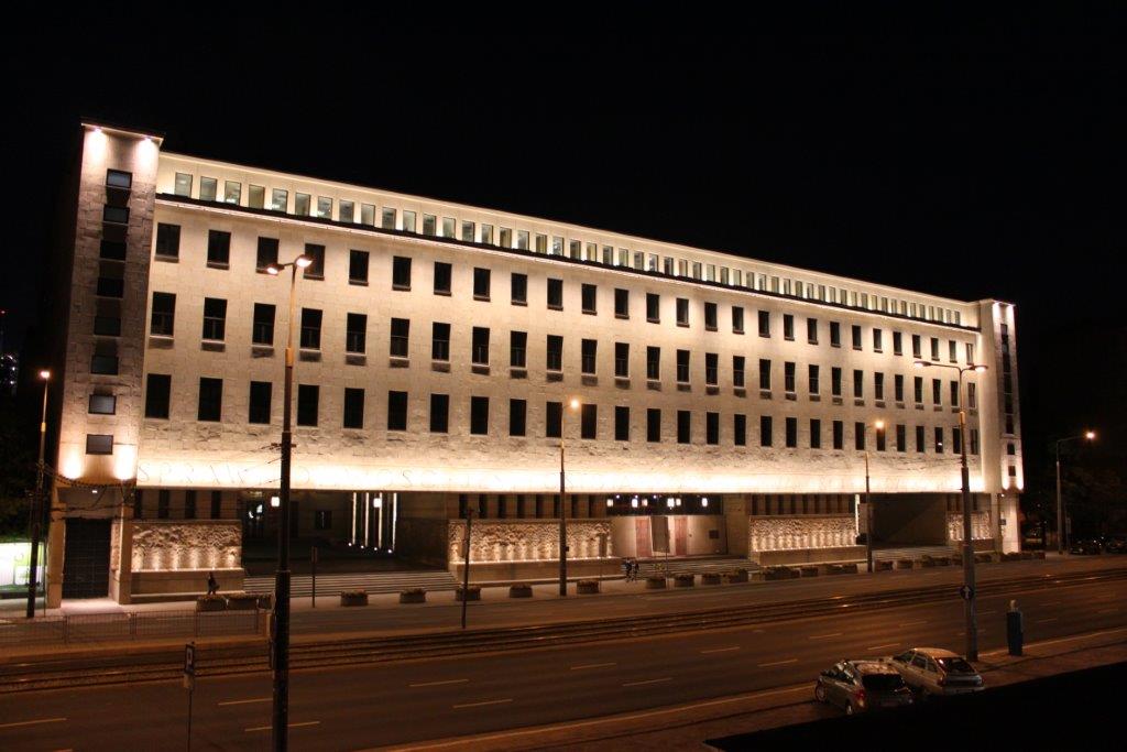 iluminacja budynku sądu